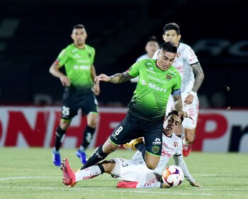 Darío Lezcano en partid frente