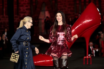 El esperado reencuentro de Meryl Streep y Anne Hathaway dejó claro que la saga sigue vigente (EFE/José Méndez)