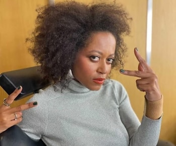 La cantante, Sara Tavares (@saracotiar)