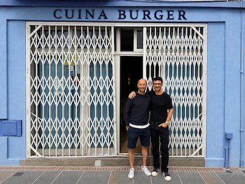 Puerta de Cuina Burger, la hamburguesería recién inaugurada en Sant Pol de Mar (Instagram / @cuinaburger)