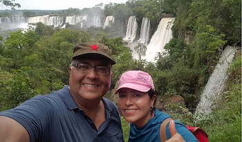 Ministro Hernán Condori con su