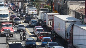 Se estima que por la Calle Martí de ciudad de Guatemala transitan más de 196 mil vehículos diarios. (Foto: Prensa Libre)