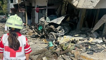 Camión embiste vehículos y vivienda en Valle de Bravo | Foto: Protección Civil Edomex