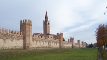 El pueblo italiano de las 24 torres: un viaje medieval a un paso de Verona