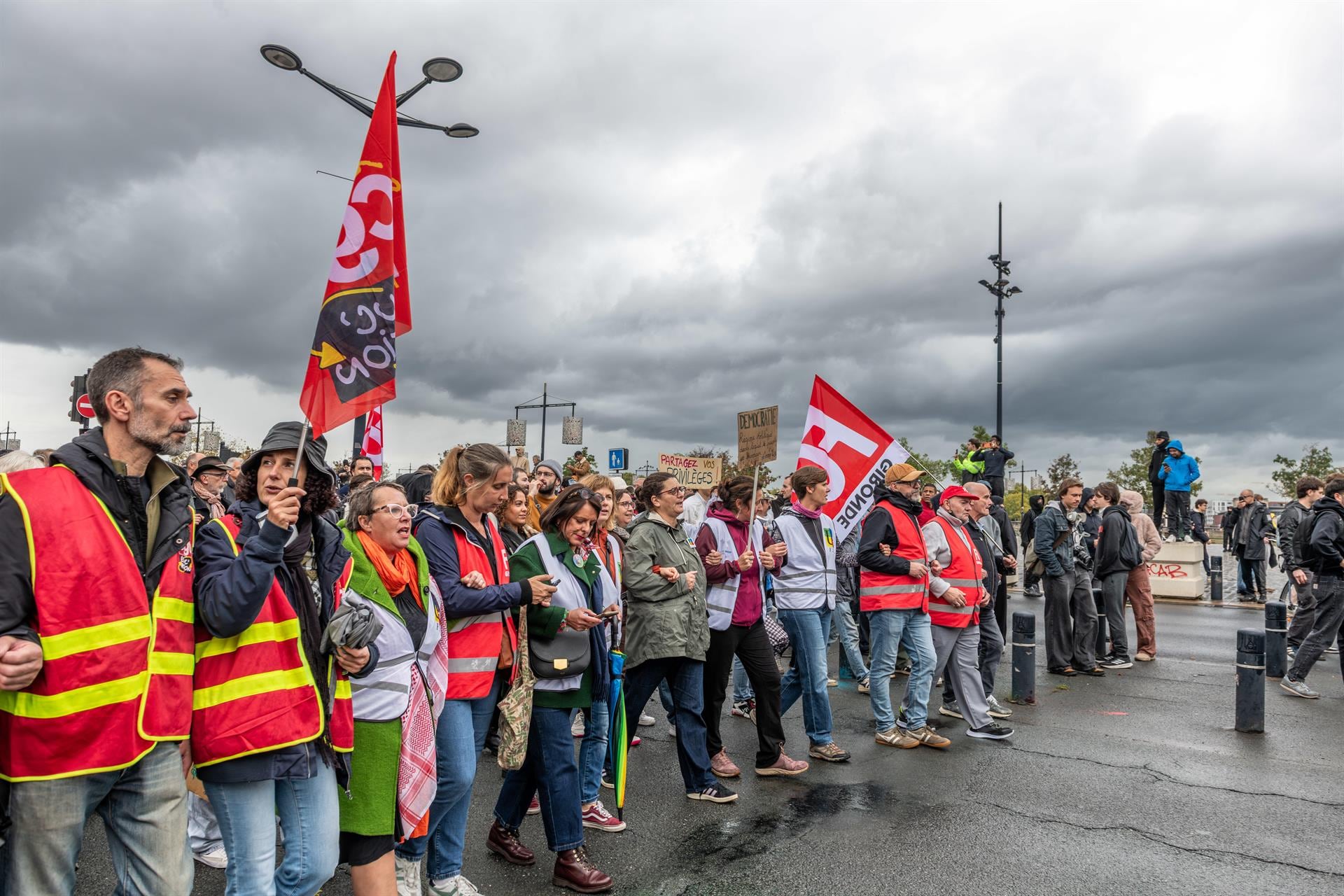 Detenidas 27 personas en Francia en las protestas de nuevo en medio de un amplio dispositivo policial