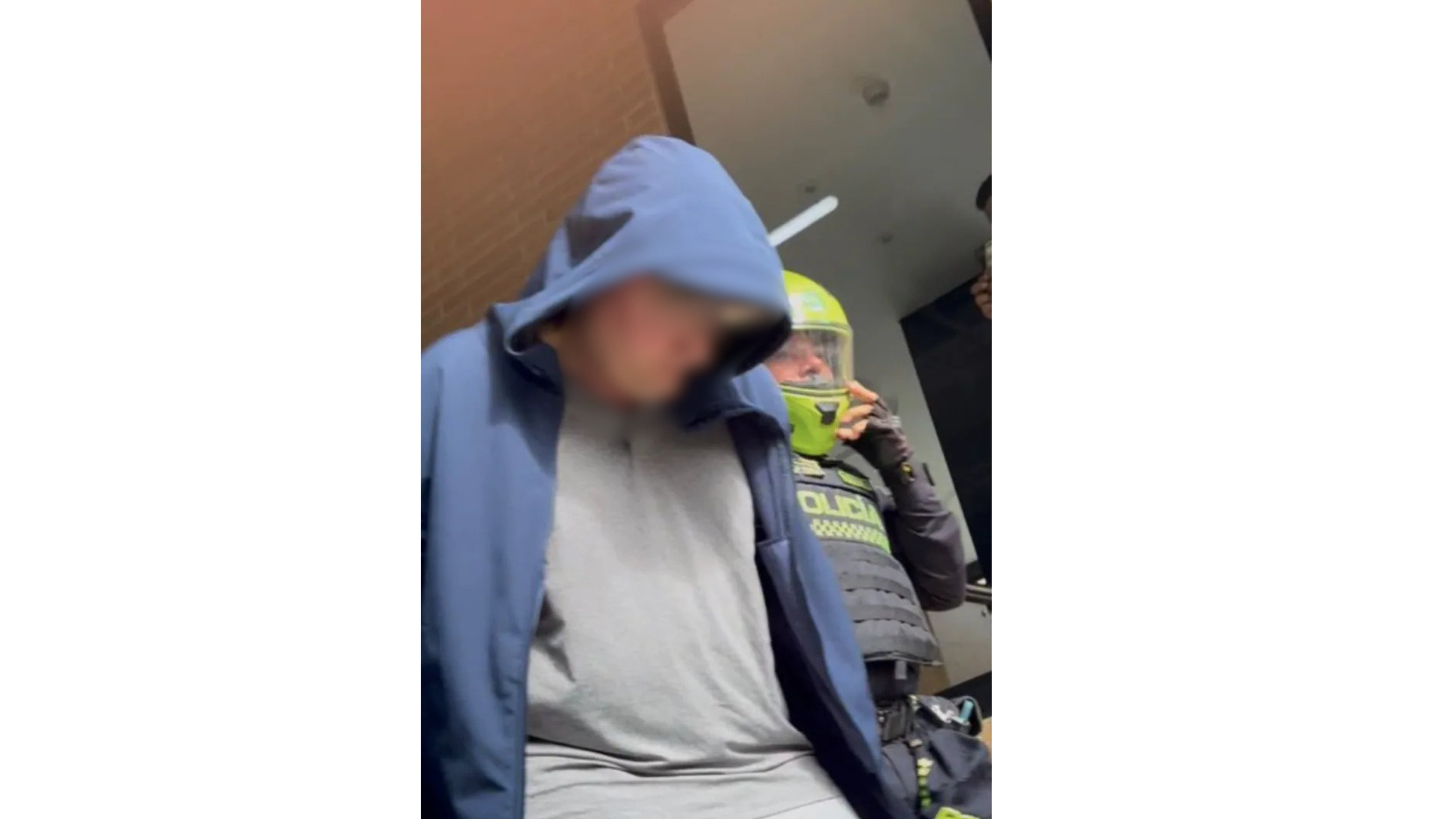 El ciudadano estadounidense Grant Gail quedó en libertad en Bogotá tras descartarse indicios de abuso o violencia en el caso que lo involucraba con tres menores de edad - crédito Colombia Oscura/X