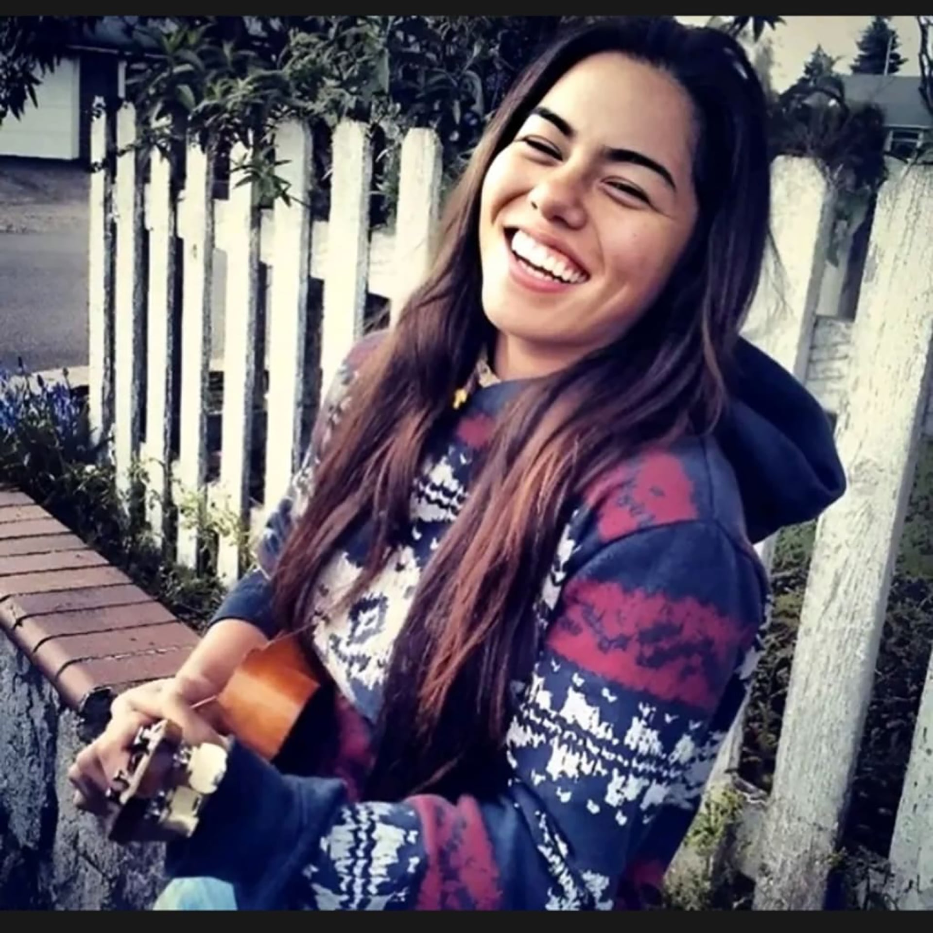 Maureen Kelly tocaba el ukelele