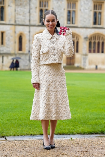 La falda midi y los accesorios discretos definieron uno de sus looks más sobrios (Andrew Matthews/Pool via REUTERS)