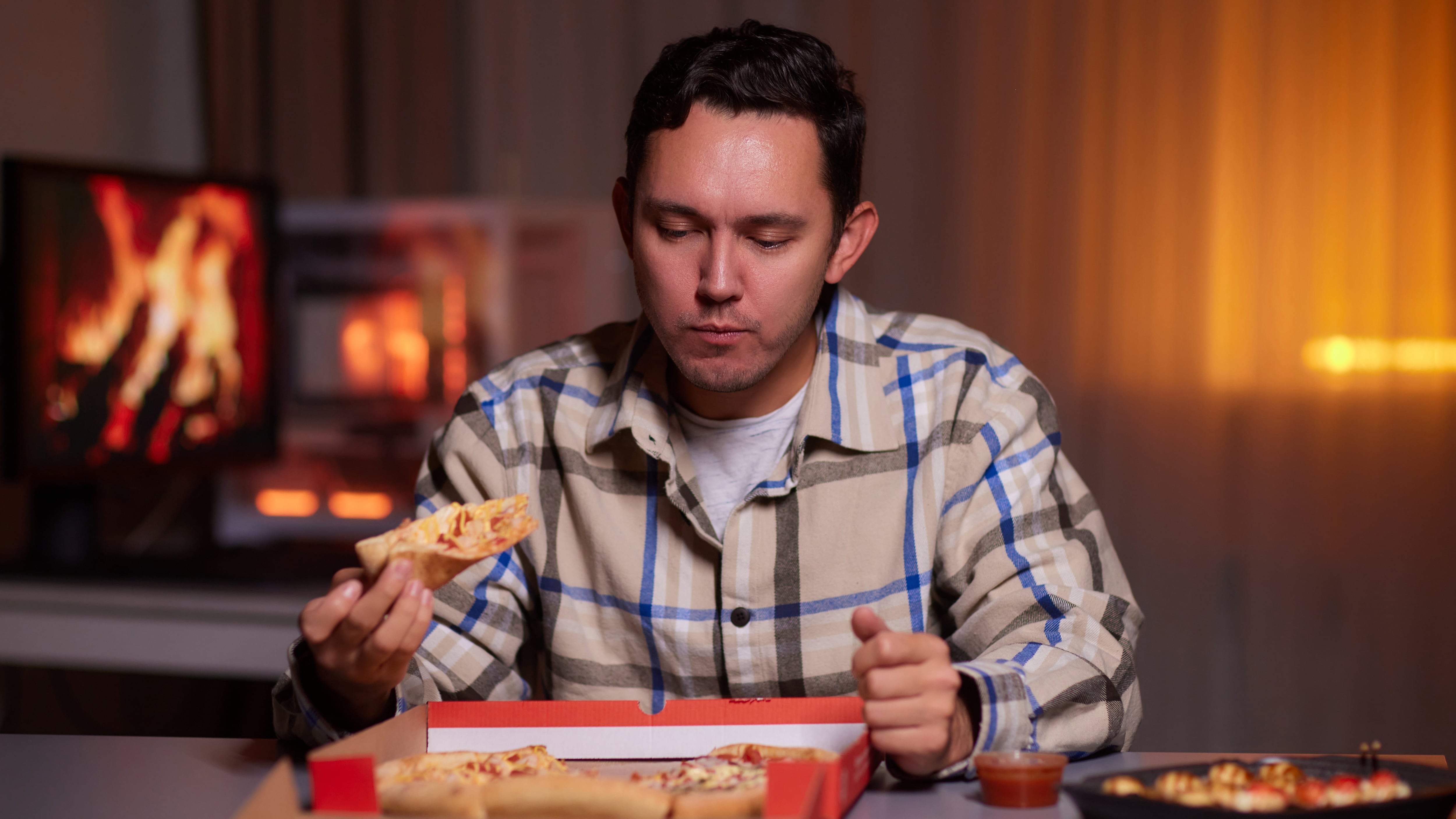 El hambre hedónica responde al deseo de comer por placer, más allá de las necesidades reales del organismo (Freepik)