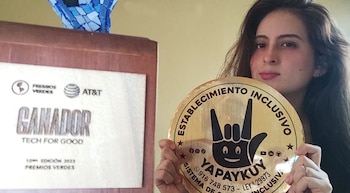 Además de su labor en