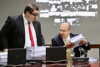 A la derecha, el juez federal Gastón Salmain, junto a uno de sus abogados, Yamil Castro Bianchi. Fotos: Consejo de la Magistratura