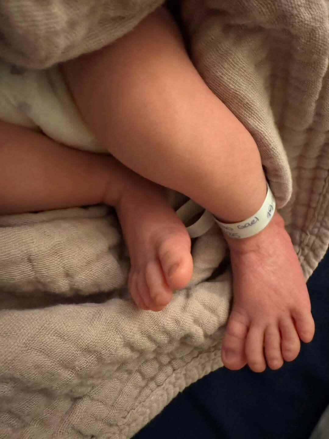Clara se emocionó al recibir en su casa a Gael, su primer hijo (Instagram)