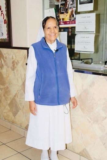 La hermana ya fue dada