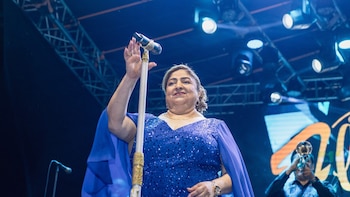 “Nory” Flores: La cantante salvadoreña que aprendió a escuchar con el corazón tras perder un oído a los 15 años