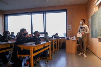 Un maestro y sus estudiantes