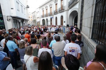 Concentración en repulsa de la violencia machista en Pozoblanco, Córdoba. (Europa Press)