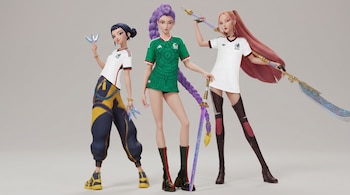 Tres personajes femeninos de apariencia digital con camisetas de la Selección de México, una con shurikens, otra con espada brillante, y la tercera con espada grande.