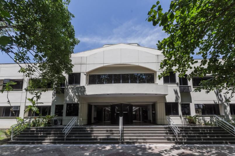 En este campus universitario habían obtenido los títulos en cirugía plástica y estética - crédito Universidad Veiga de Almeida de Brasil