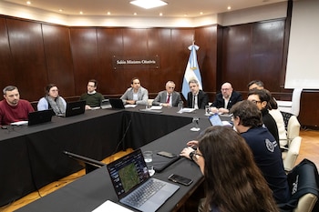 El ministro Mario Lugones supervisa los preparativos sanitarios frente a la llegada de El Niño