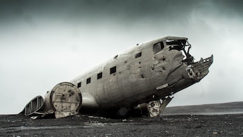 El avión Douglas C-117D abandonado