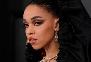FKA Twigs demandó a Shia