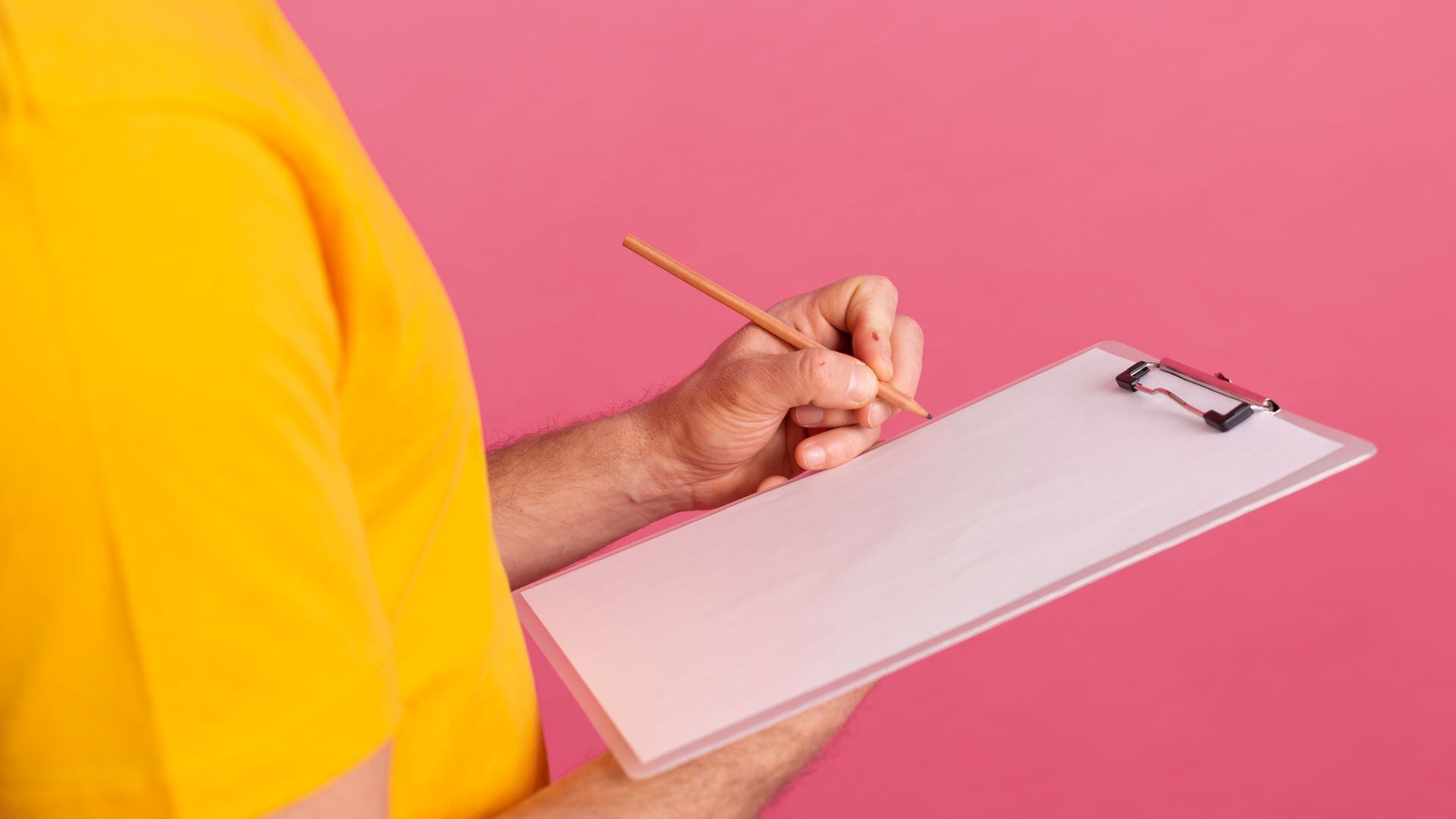 La celebración nació como una forma de visibilizar los retos de los zurdos y exigir igualdad de oportunidades en un contexto diseñado mayoritariamente para diestros. (Freepik)