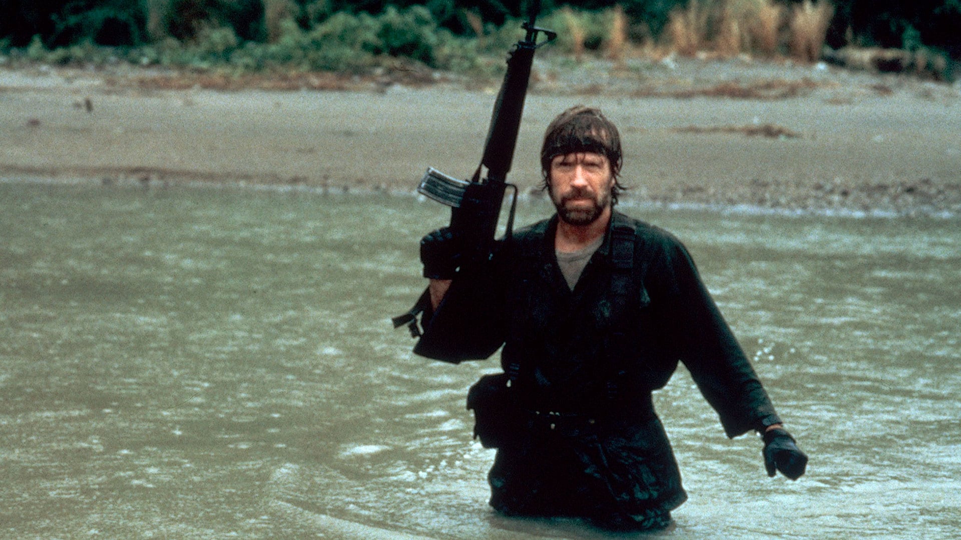 En cada película, Norris encarnó a héroes solitarios enfrentados a grandes amenazas (Shutterstock)