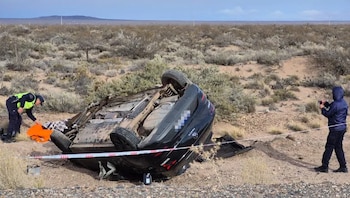 Así quedó el VW Polo en el que viajaba la víctima fatal (Gentileza: LM de Neuquén)