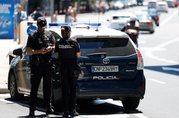 Dos agentes de la Policía Nacional en Madrid. (EFE/Mariscal)
