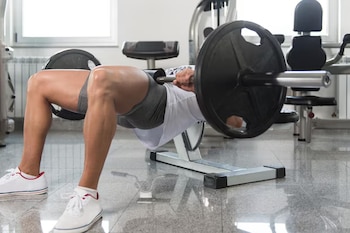 Por qué fortalecer piernas y glúteos es clave para la salud masculina