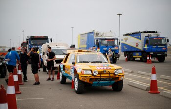 El Dakar Classic volverá a tener joyas históricas como este Peugeot 205 modelo que supo ganar en 1987 y 1988 (REUTERS/Hamad I Mohammed)