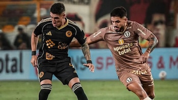 Matías Di Benedetto ejerciendo una marca a Facundo Callejo. - Crédito: @josemaimages