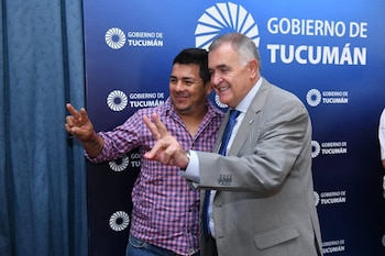 Rodrigo Cristian Chavez junto al gobernador Osvaldo Jaldo