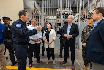 Mandatarios en El Salvador, Visita de presidente de Chile José Antonio Kast en el CECOT de El Salvador. Foto Infobae Centroamérica/Cortesía Presidencia El Salvador