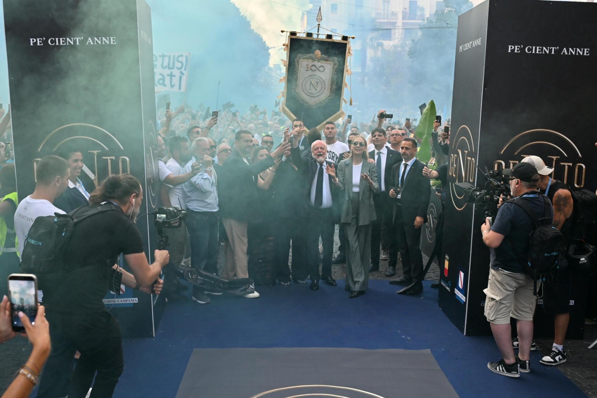 Napoli celebró sus 100 años con Aurelio De Laurentiis al frente del acto central y un tributo constante a Diego Armando Maradona (EFE)