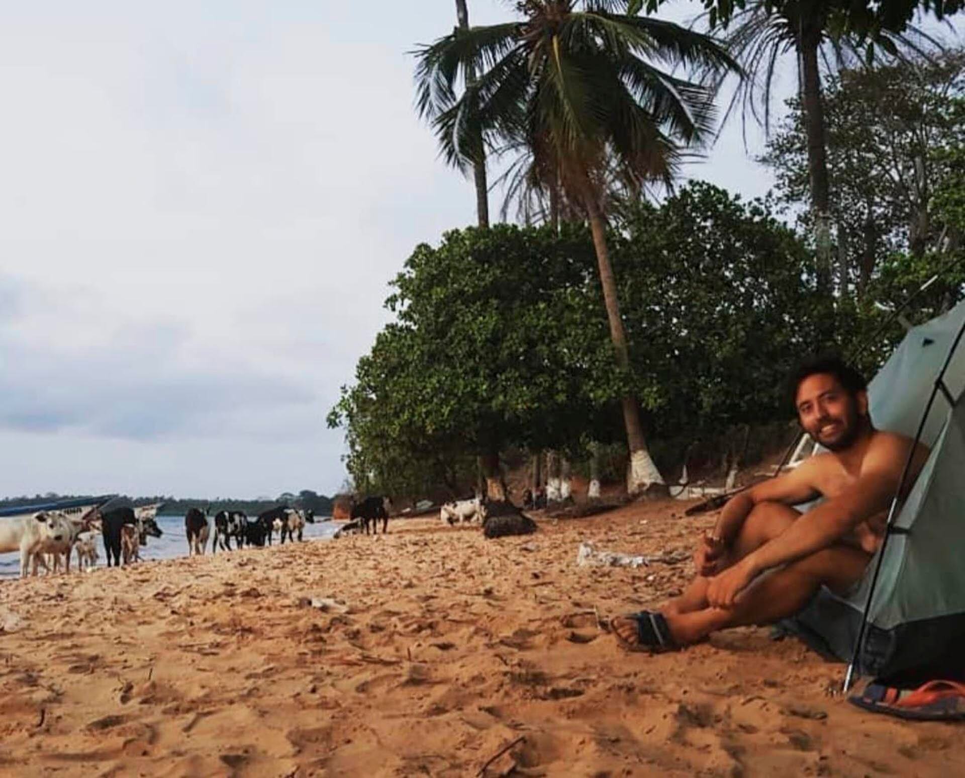 Pasquali enfrentó peligros en zonas de guerra, tribus remotas y países con conflictos activos.