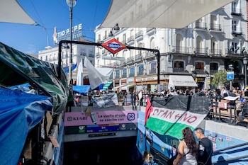 10/10/2026 Estación de metro de Sol, en la Puerta del Sol, a 10 de octubre de 2026, en Madrid (España). El consejero de Vivienda, Transporte e Infraestructuras de la Comunidad de Madrid, Jorge Rodrigo, ha asegurado este sábado que la acampada instalada en la madrileña Puerta del Sol desde el pasado 26 de septiembre, en protesta por la crisis de vivienda, es "totalmente anárquica" y ha lamentado la imagen "tan nefasta" que puede ofrecer de la capital para los turistas durante este puente de la Hispanidad.
POLITICA
Ricardo Rubio - Europa Press