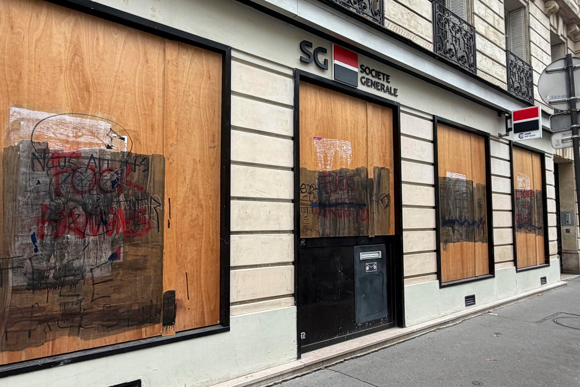 Las placas protegen establecimientos de las grandes cadenas (EFE)