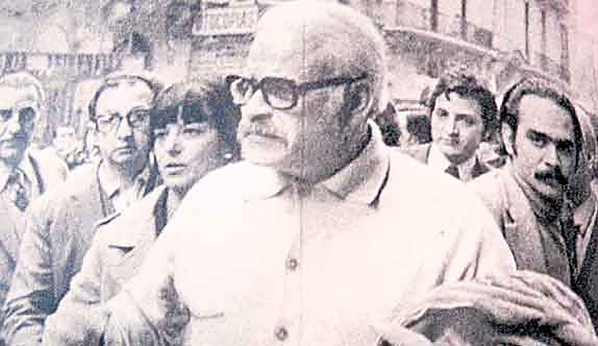 En 1972 Chiappe fue apresado en Buenos Aires por intentar meter cuarenta y seis kilos de heroína destinada a Estados Unidos, país que pidió su extradición. Pero no llegó a concretarse porque el 25 de mayo de 1973 salió en libertad de la cárcel de Devoto junto a los presos políticos de la dictadura militar que acababa de caer (La Voz del Interior)