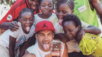 Bruno, con algunos de los