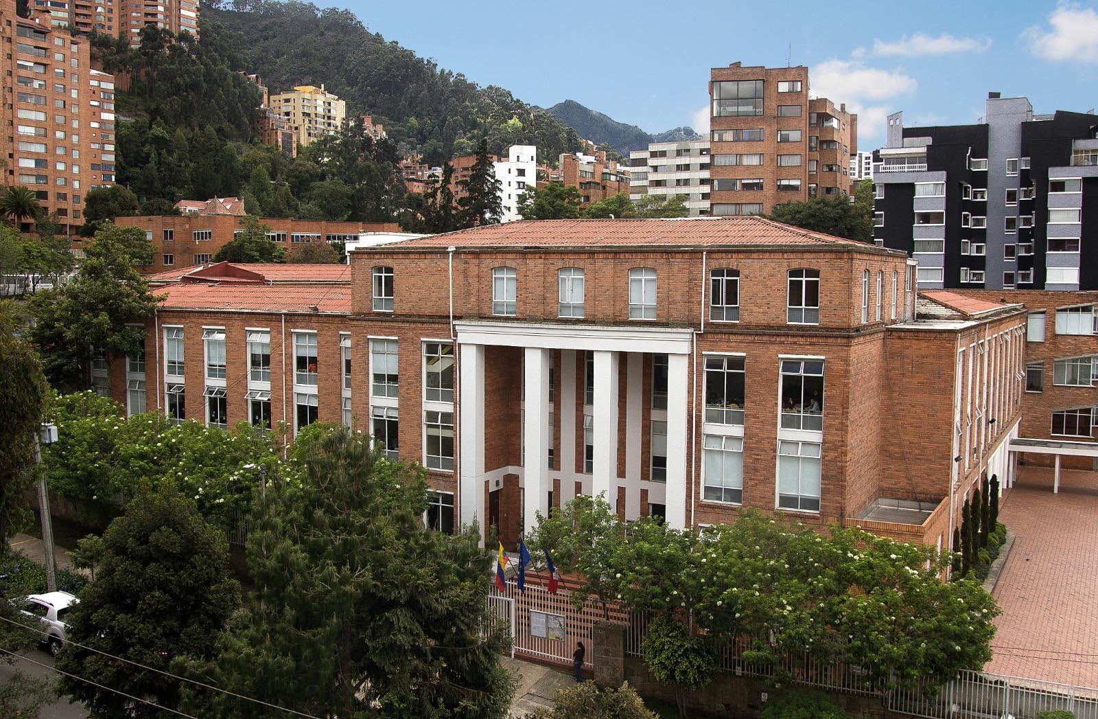 El Consejo de Administración negó oficialmente cualquier intención de vender el colegio o modificar su carácter franco-colombiano - crédito LfBogota Louis-Pasteur / Facebook