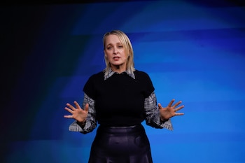 Julie Sweet, presidenta y directora