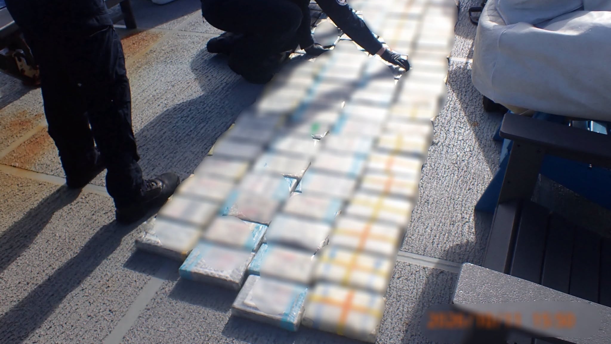 Tres sospechosos arrestados tras incautación de cocaína valorada en USD 5,5 millones, según informó la Guardia Costera (Foto cortesía Guardia Costera Sector San Juan)
