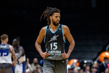 J. Cole ya había jugado en la Canadian Elite Basketball League con Scarborough Shooting Stars en 2022 (REUTERS/Carlos Osorio)