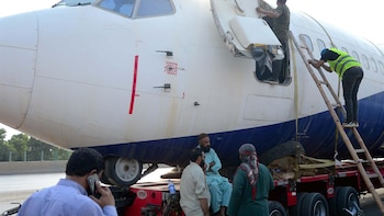 Desaparecido un avión a Karachi con cinco tripulantes tras descender súbitamente con un fallo de navegación