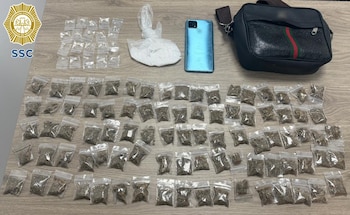 La mujer fue sorprendida con decenas de dosis de droga y es señalada por coordinar la distribución de estupefacientes en la Ciudad de México y Tlaxcala. Crédito: SSC-CDMX