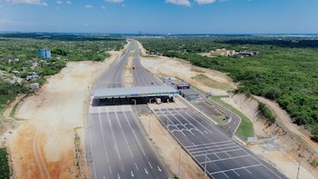 El flujo masivo superó todas las previsiones. La coordinación entre fuerzas públicas y la tecnología de peajes revelan un nuevo paradigma en la gestión del tráfico. Un operativo que marcó un antes y un después (RD Vial)