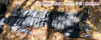 Cargadores asegurados a los miembros de Los Chapitos. Crédito: Gabinete de Seguridad.