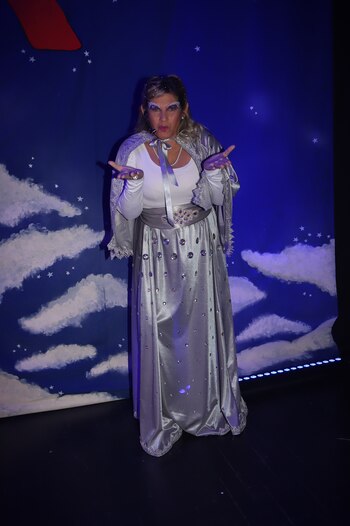 En la obra, Claudia Valenzuela