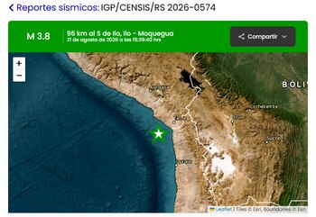 Mapa satelital con una estrella verde frente a la costa del sur de Perú y un encabezado verde con datos de magnitud y ubicación